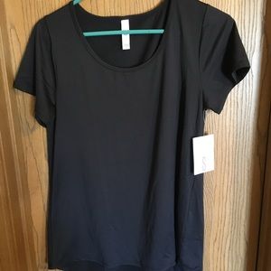 NWT LulaRoe Solid Black Classic T